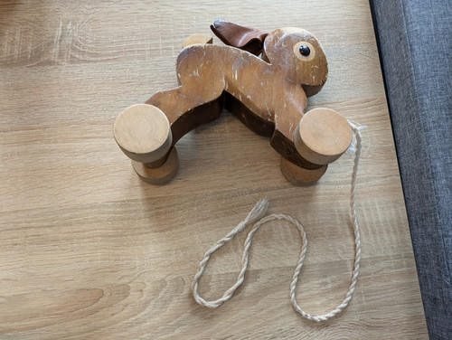 Altes kinderspielzeug hase mit - kinderspielzeug,