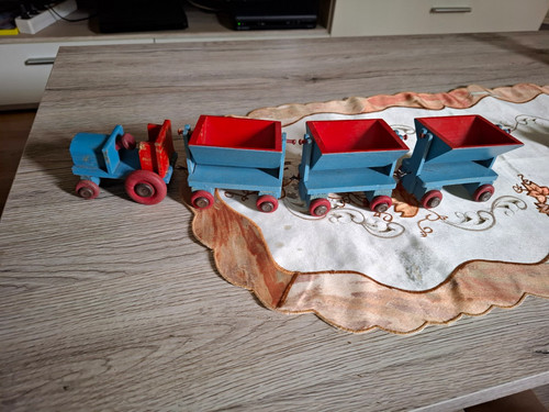 Antiker holzspielzeugzug mit - holzspielzeugzug,