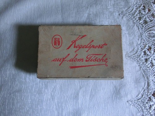 Kegelsport auf dem tische - auf,
