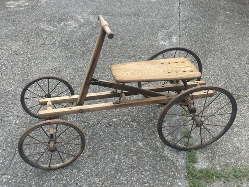 Antique brocante child - brocante, flying