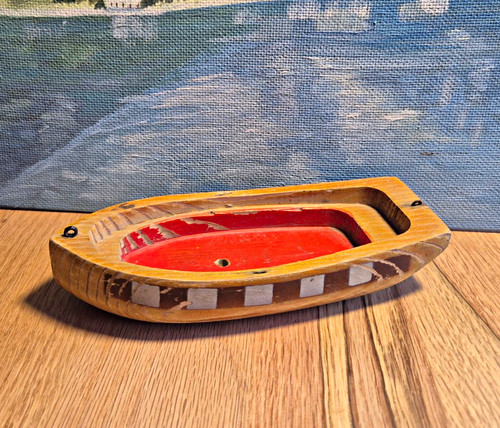 Altes holz spielzeugboot - altes, holz-spielzeugboot